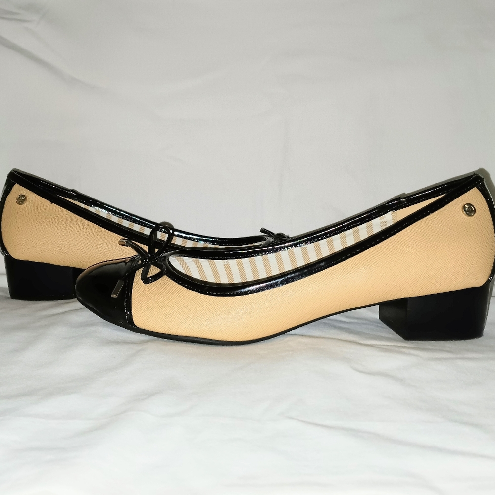Tommy Hilfiger Black and Tan Heels (NEW) - Picture 3 of 4
